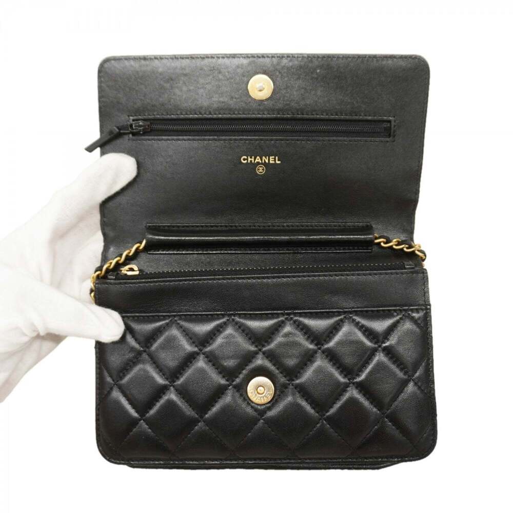 CHANEL Black Lambskin Leather Wallet - Picture 3 of 9